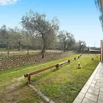 Virginia La Scuderia شقة